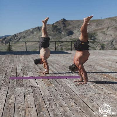 2 Hand Stand