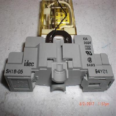 RH1B-U Voltage 24 VDC 10A 2 Pole Idec Relay