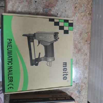 Pneumatic Staple Gun
