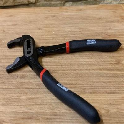 Universal Pipe Wrench
