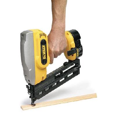 DC618KA 18V Cordless Finish Nailer Kit