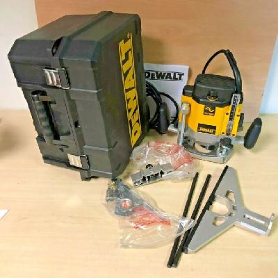 Dewalt Dw625e Variable Speed Plunge Router