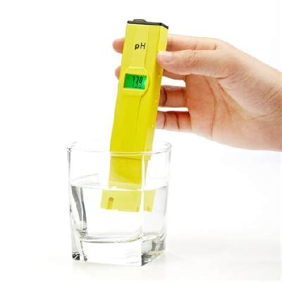 Pocket Sized pH Meter