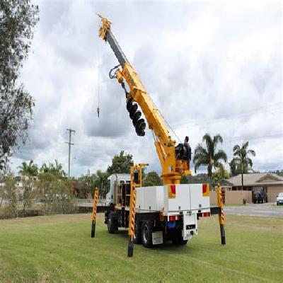 Commander 5000 Series Digger Derricks