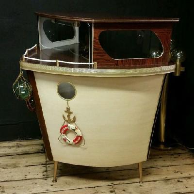 Boat Shape Metal Watch Stand