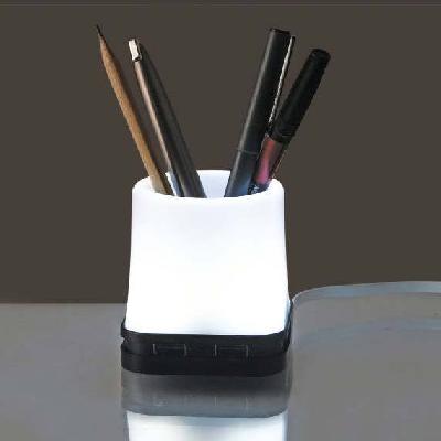 Tumbler with USB Hub
