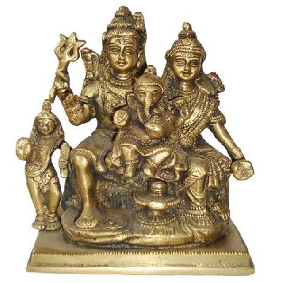 Lord Shiv Parwati With Ganesh Statue