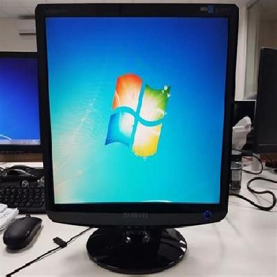 Samsung 732N Plus LCD Monitor