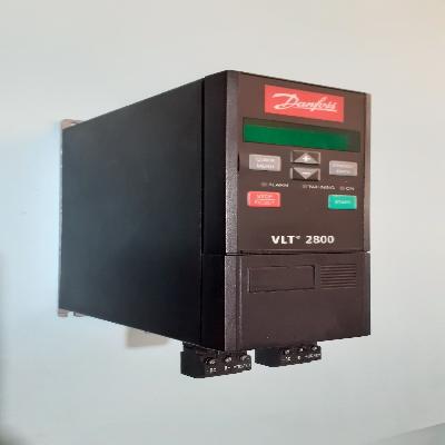 Denfoss vlt 2800 1hp 220v ac drive