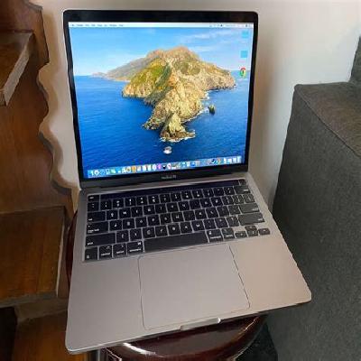 APPLE LAPTOP 