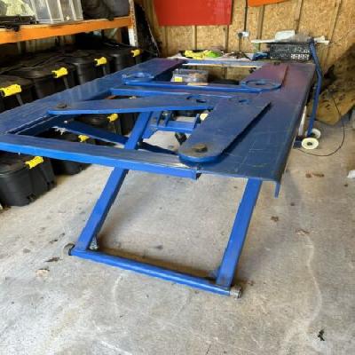 Mobile Scissor Lift