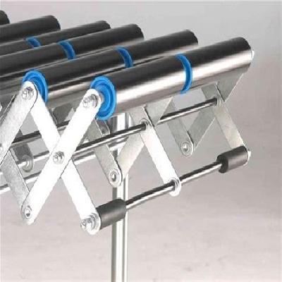 Flexible roller conveyor