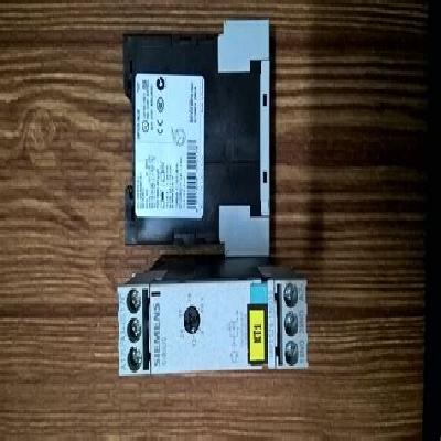Siemens 3RP 1576 1NP30-8K Timer