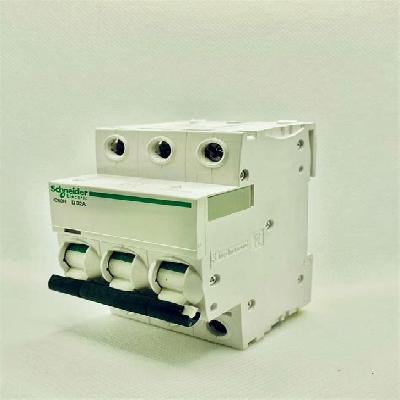 Schneider 32A Triple Pole MCB