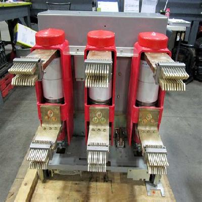 Vacuum Circuit Breaker