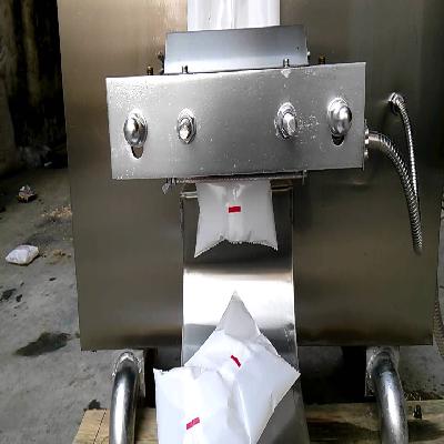 Neck Holding Water Filling Machine