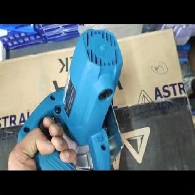 MAKITA M4101B
