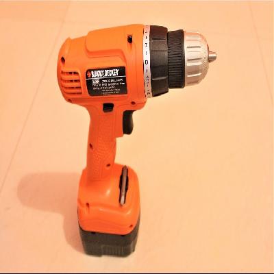 Black Decker EPC12K2 Cordless Drill with Kitbox