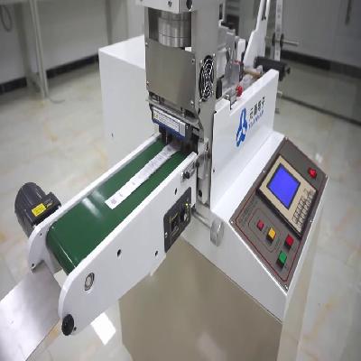 High Speed Automatic Garment Woven Brand Name Label Cutting Machine