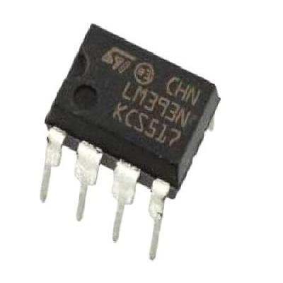 LM393 Comparator IC
