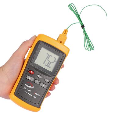 0.1 Celsius Resolution K-Type Thermocouple Thermometer with CAL Button