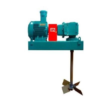 Mud tank with agitator