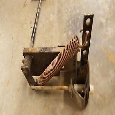 Three Wheeler Self Bracket Assembly