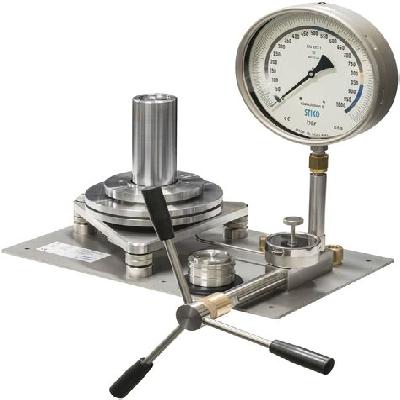 Pressure Gauge Calibration Using Dead Weight Tester