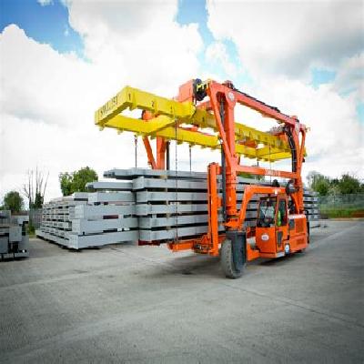 Combilift Straddle Carrier