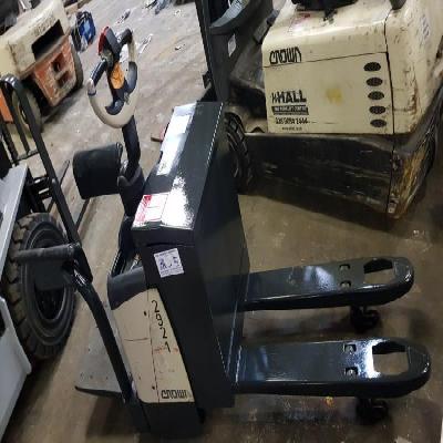 WP 2300 Powered Pallet Truck