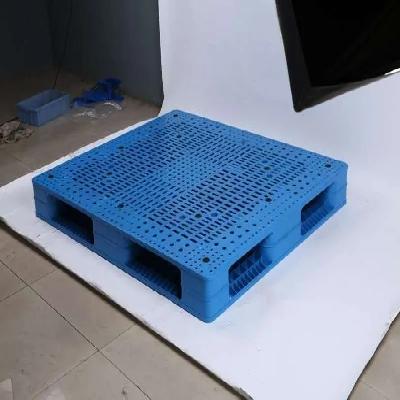 Reversible Plastic Pallets
