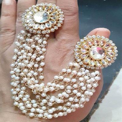 White Stone Finger Ring