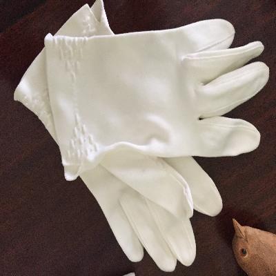 Half White Gloves