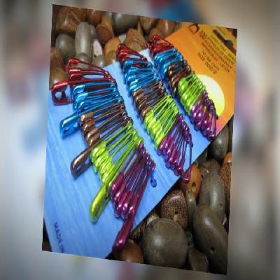 Design Plastic Saree Pin