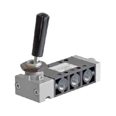 IPC Coupler With Toggle Lever