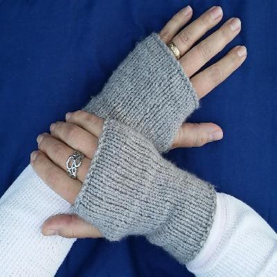 Knitted Hand Gloves
