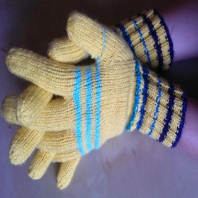 Knitted Hand Gloves