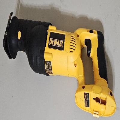 DC385KB 18V Cordless Reciprocating Saw