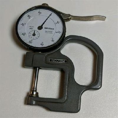 Dial Gauge With Roller Bearing Anvil for Moving Object
