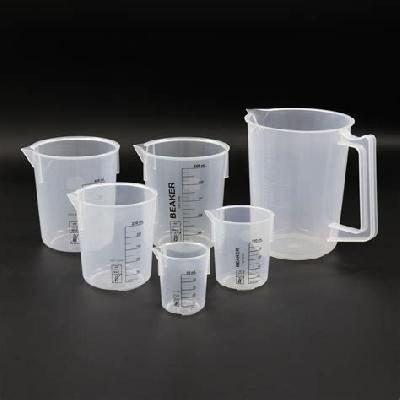 PLASTIC BEAKERS