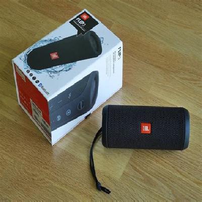 JBL Flip 3 Splashproof Portable Bluetooth Speaker