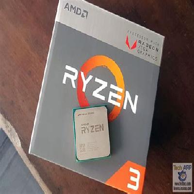 AMD YD2200C5FBBOX Ryzen 3 2200G with Radeon Vega 8 Graphics Desktop Processor 4 Cores up to 3.7GHz