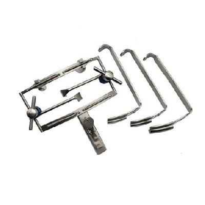 Dingman Retractor With Three Blades