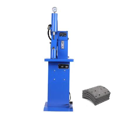 Automatic feed riveting machine