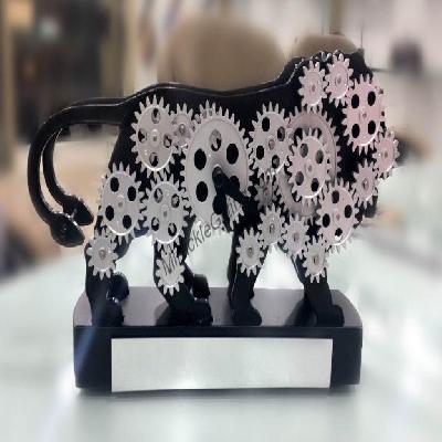 A111 - Make In India Lion Table Clock With Moving Gears