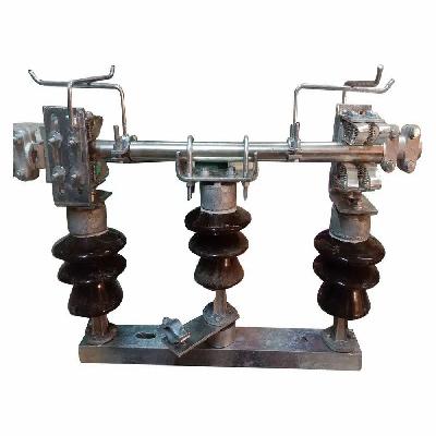 HORIZONTAL DOUBLE BREAK TYPE ISOLATOR