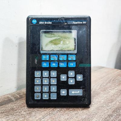 Allen Bradley 2711-k3a5l1 Panelview 300 Monochrome Keypad/rs232-dh-485/rs-232-pr