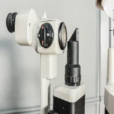 Magnifying Slit Lamp