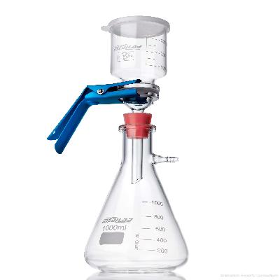 Filter assembly with vacuum flask