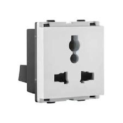 6 A - 13 A Universal Shuttered Socket